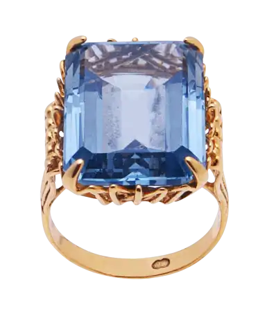 Bague AIGUE-MARINE ROYALE en Or jaune 18 Carats. Disponible chez VIRTU LUXURY.