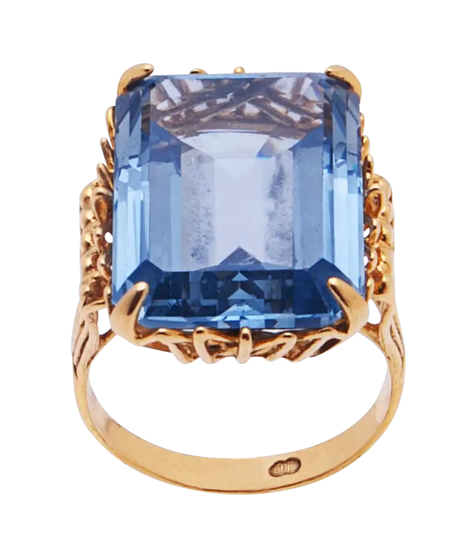 Bague AIGUE-MARINE ROYALE en Or jaune 18 Carats. Disponible chez VIRTU LUXURY.