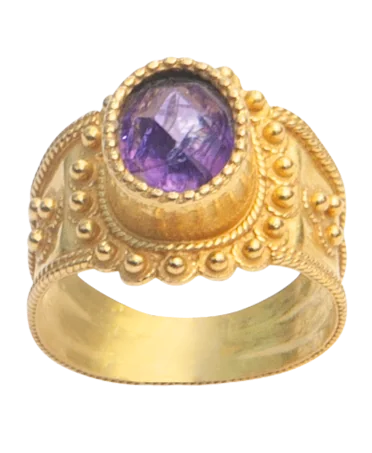 Cette bague MAJESTÉ MALIENNE est royale et charismatique avec son améthyste en son centre.