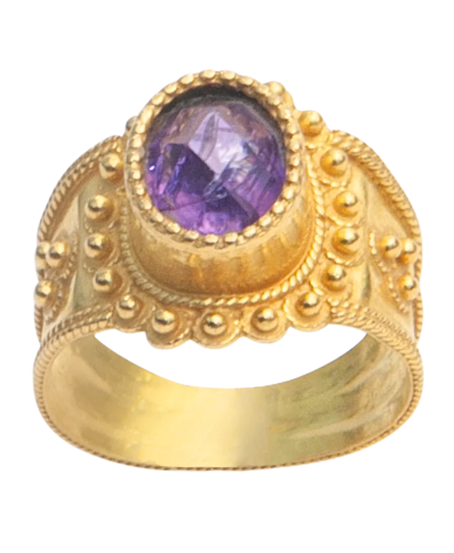 Cette bague MAJESTÉ MALIENNE est royale et charismatique avec son améthyste en son centre.