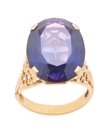 Cette bague AMÉTHYSTE MULTICOLORE est somptueuse et ravissante avec son améthyste centrale.