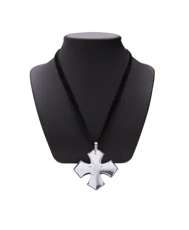 Pendentif CROIX VELOURS NOIR de la marque de prestige BACCARAT. Disponible chez VIRTU LUXURY.