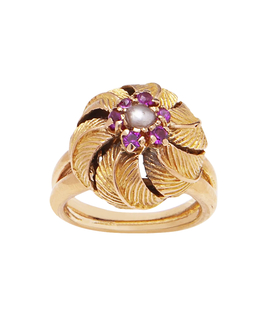 Palmier Fleuri est une bague en Or jaune 18 Carats avec un design Floral. Disponible chez VIRTU LUXURY.