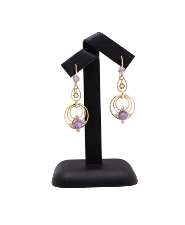 Boucles d'Oreilles Tourbillon Améthyste avec Perles. Disponible chez VIRTU LUXURY.