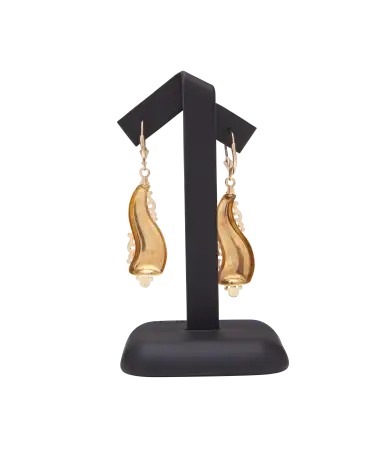 Boucles d'oreilles en Or jaune Raffinement. Disponible en boutique chez VIRTU LUXURY.